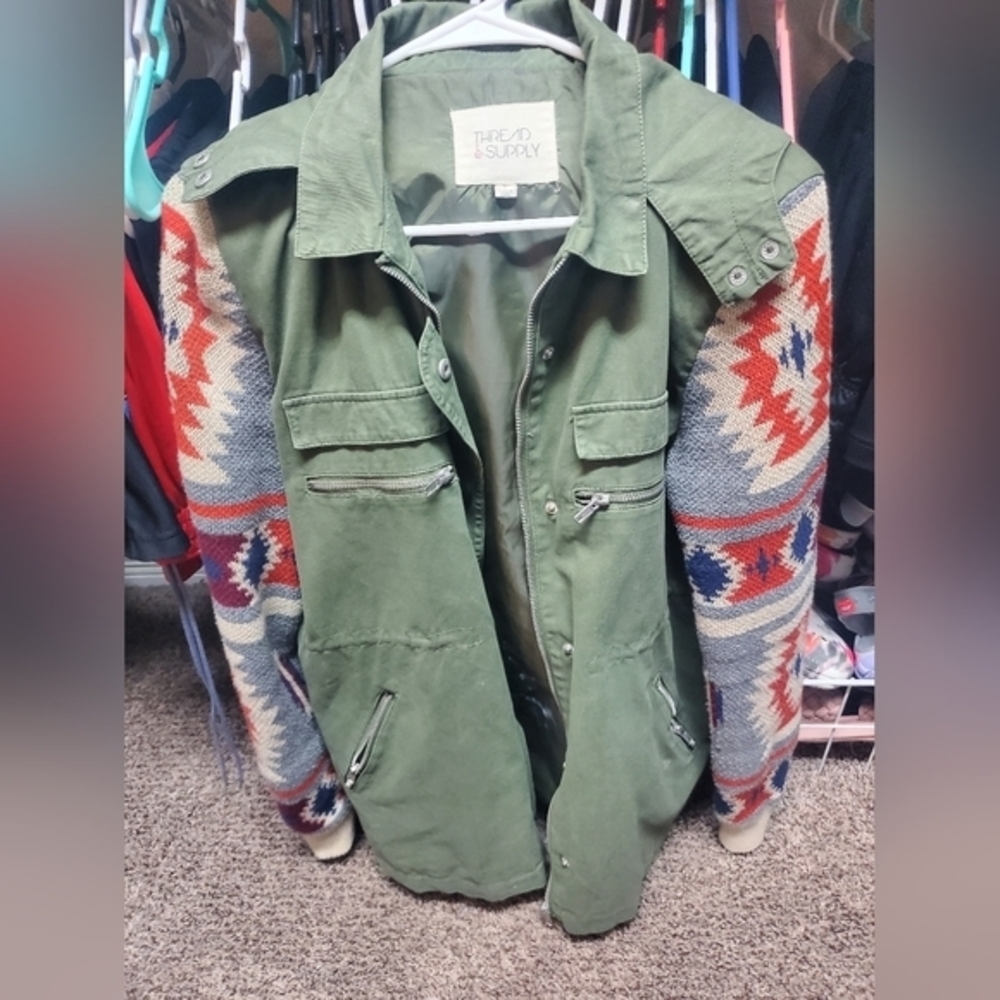 Universal thread‎ jacket